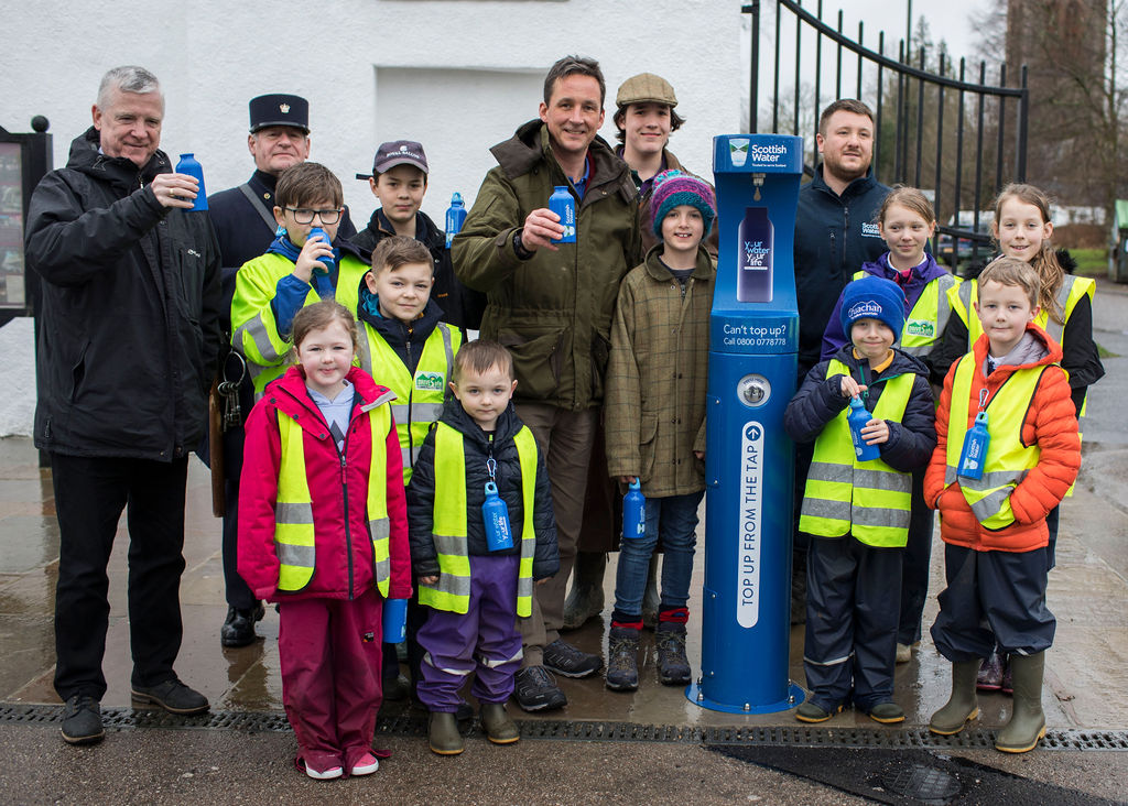 DUKE OF ARGYLL SUPPORTS NEW SCOTTISH WATER TOP UP TAP IN INVERARY